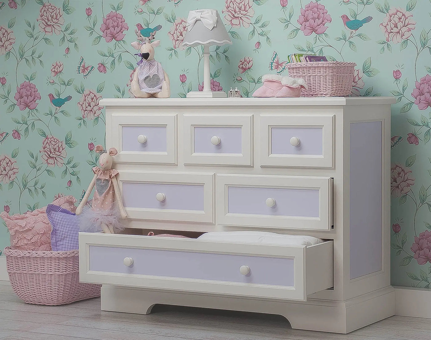 Chest of drawers Blue Almonds Ltd