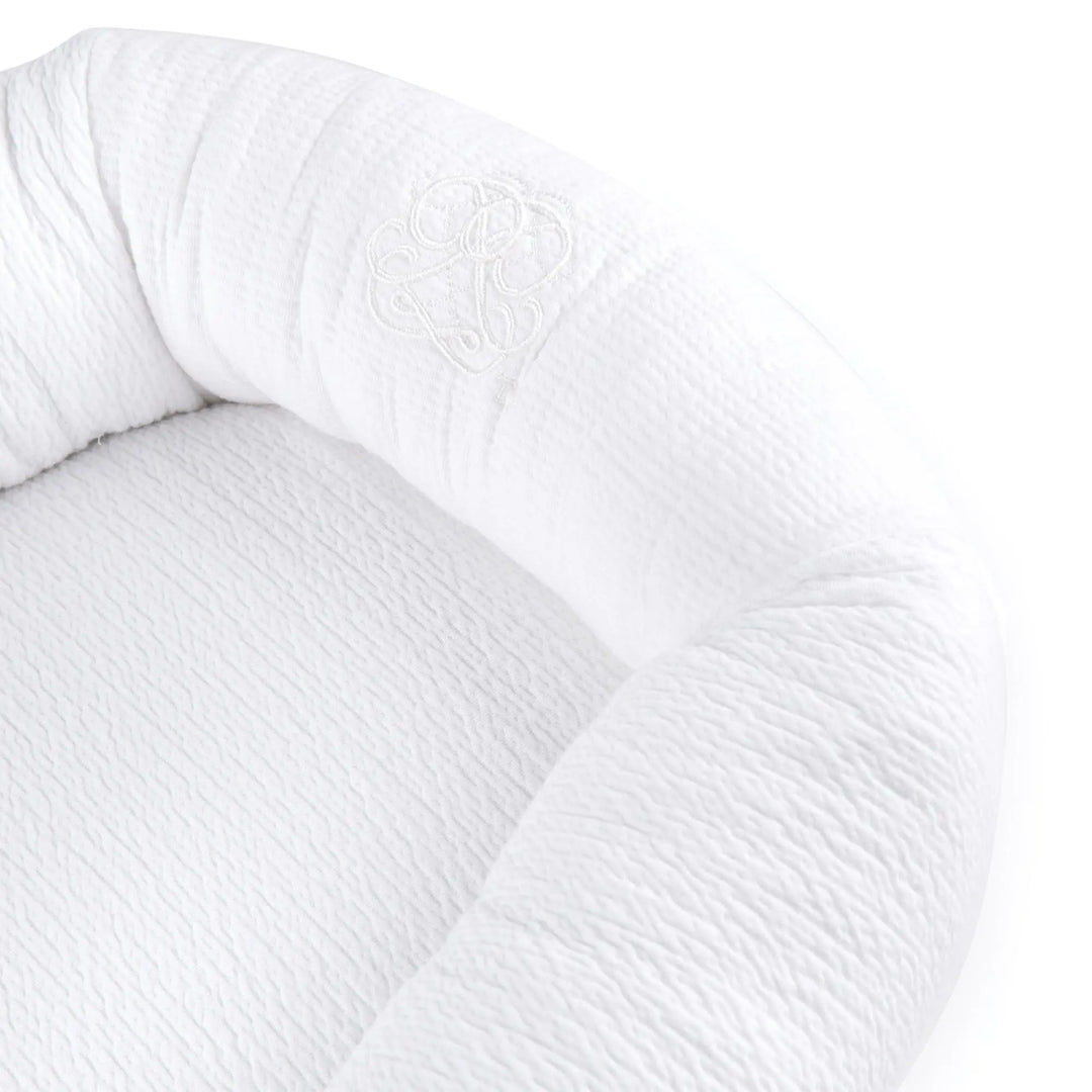 Blue Almonds Ltd Baby nest cot reducer - Padded - Cotton White Theophile & Patachou
