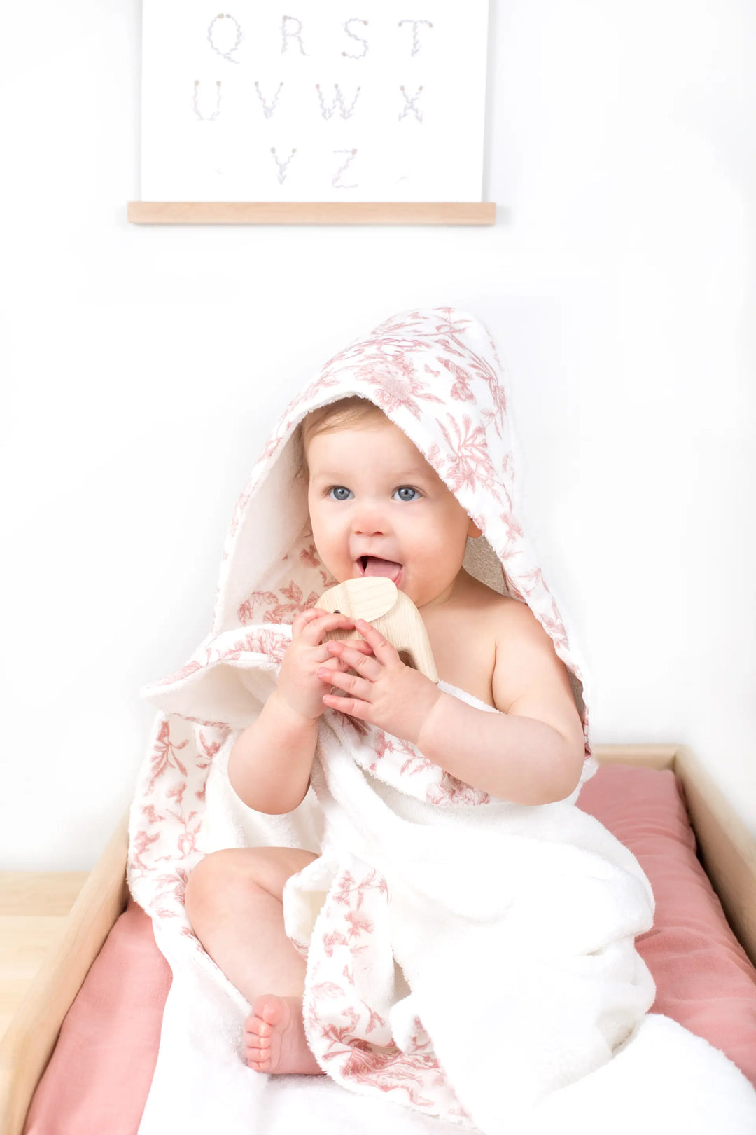 Blue Almonds Ltd Hooded Towel - Toile de Jouy Pink Tartine et Chocolat