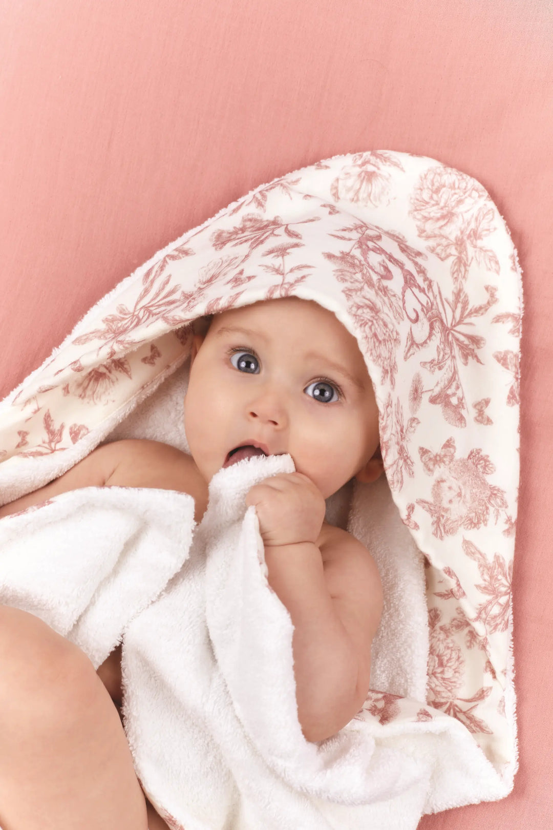 Blue Almonds Ltd Hooded Towel - Toile de Jouy Pink Tartine et Chocolat