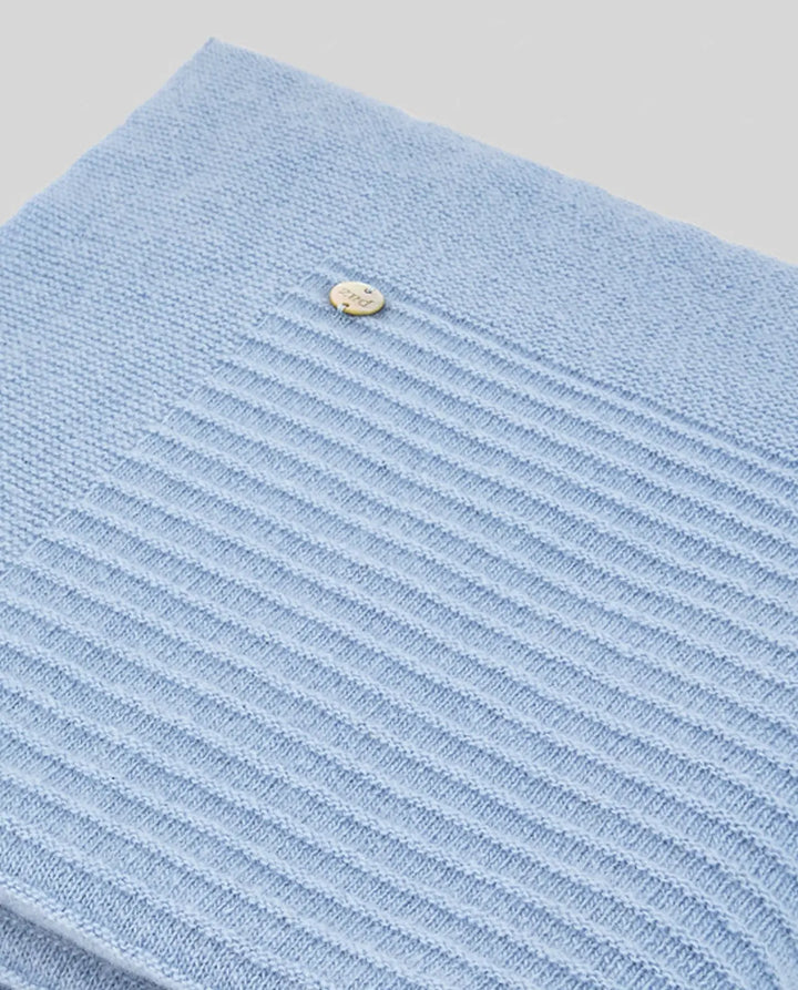 Blue Almonds Ltd KNIT NEWBORN BLANKET ESSENTIA OI 25-26 - Chalk Blue Paz Rodriguez