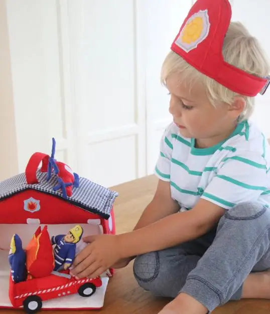 Blue Almonds Ltd Busy airport (Copy) oscar & ellen