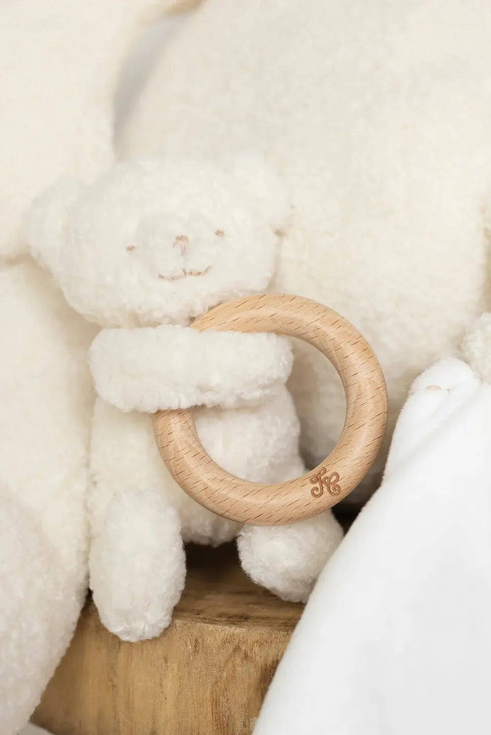 Blue Almonds Ltd Rattle bear ivory Theophile & Patachou