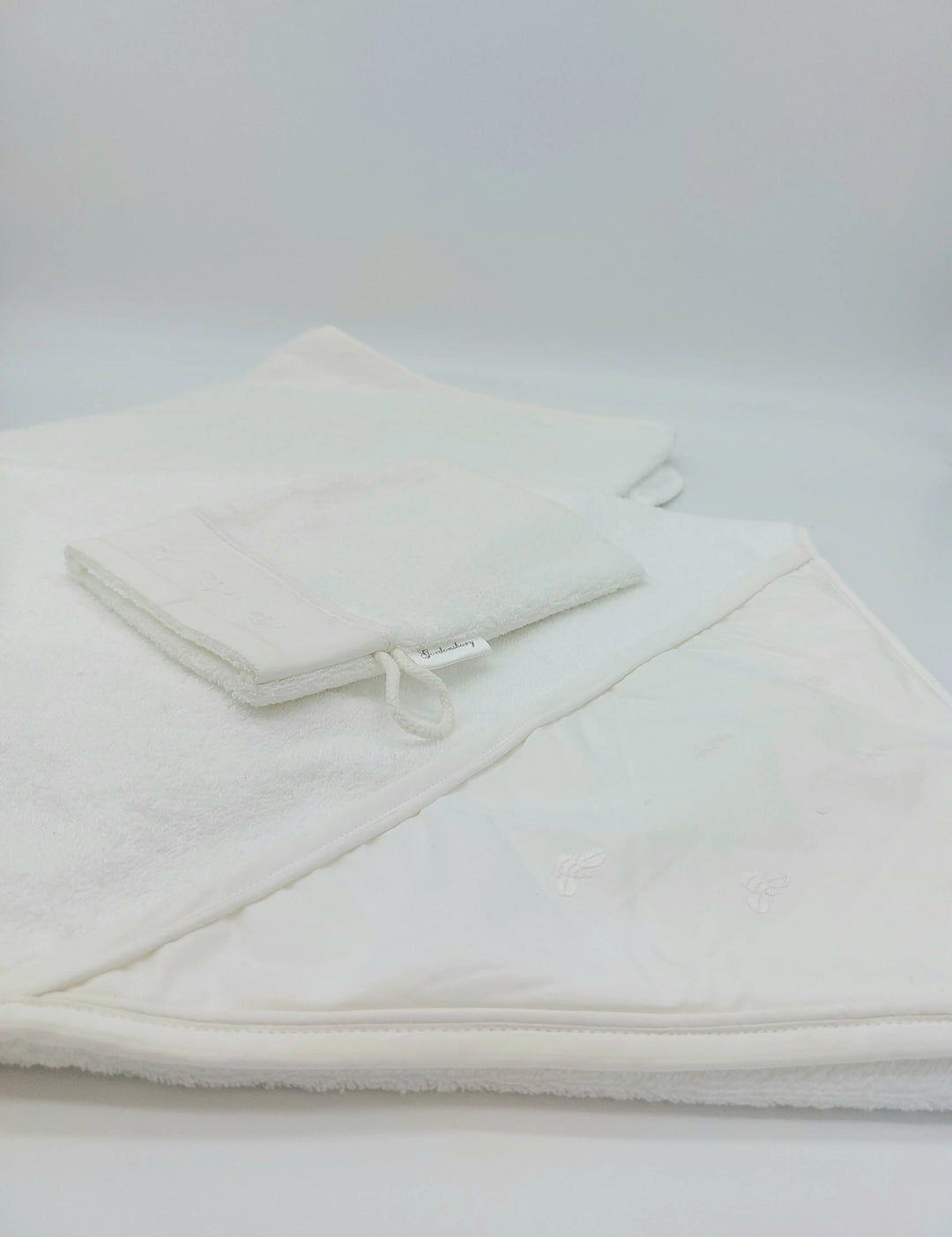 Blue Almonds Ltd Hooded towel & mitt "baby bees" white Gordonsbury