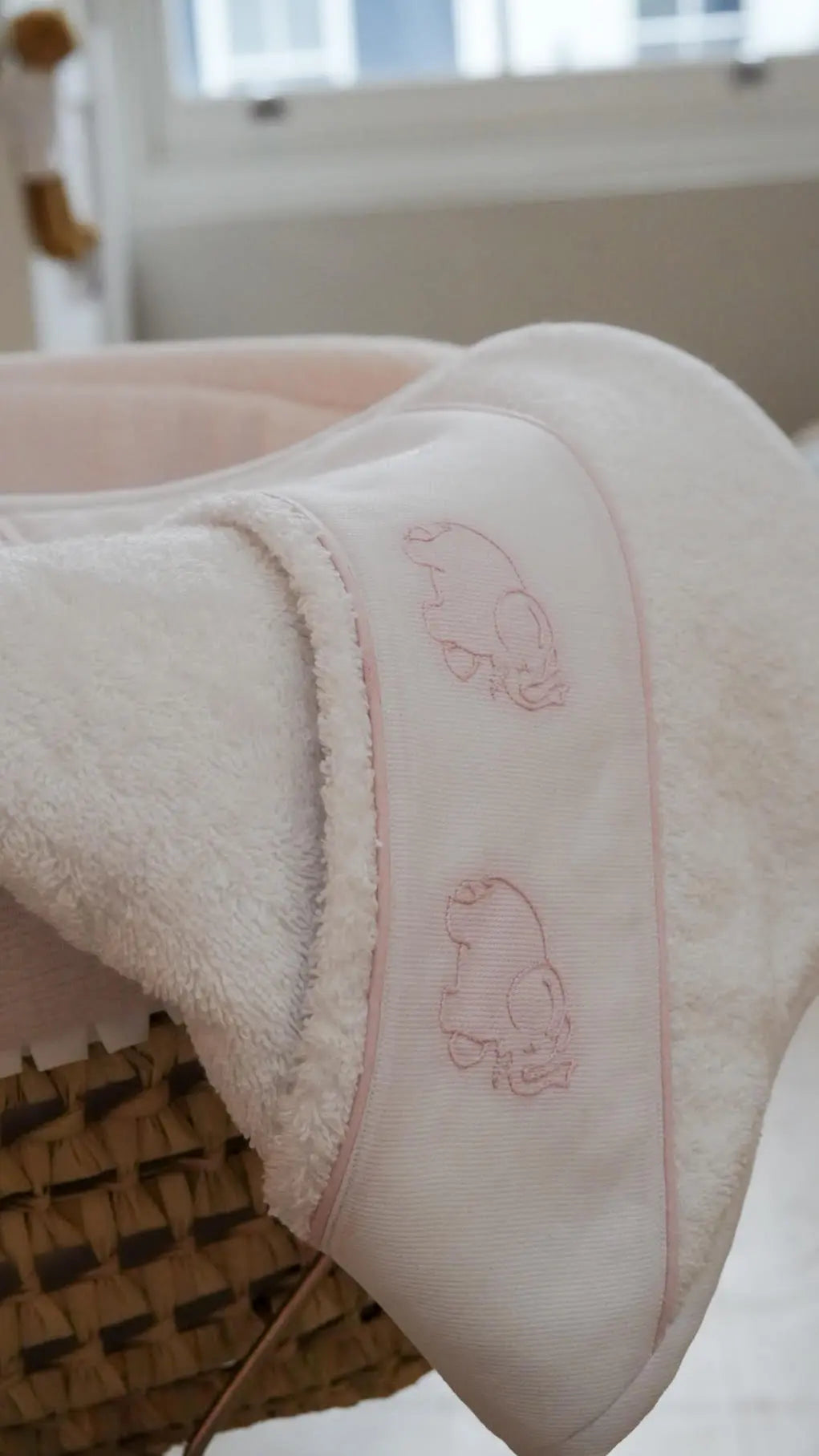Blue Almonds Ltd Hooded towel elephants pink* Ferrari Mariella