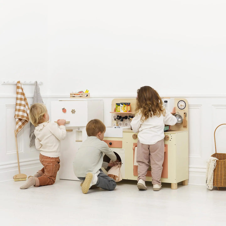 Blue Almonds Ltd Family Size Wooden Play Kitchen Le Toy Van