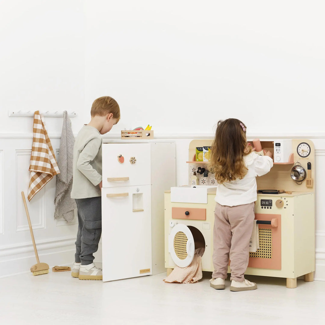 Blue Almonds Ltd Family Size Wooden Play Kitchen Le Toy Van