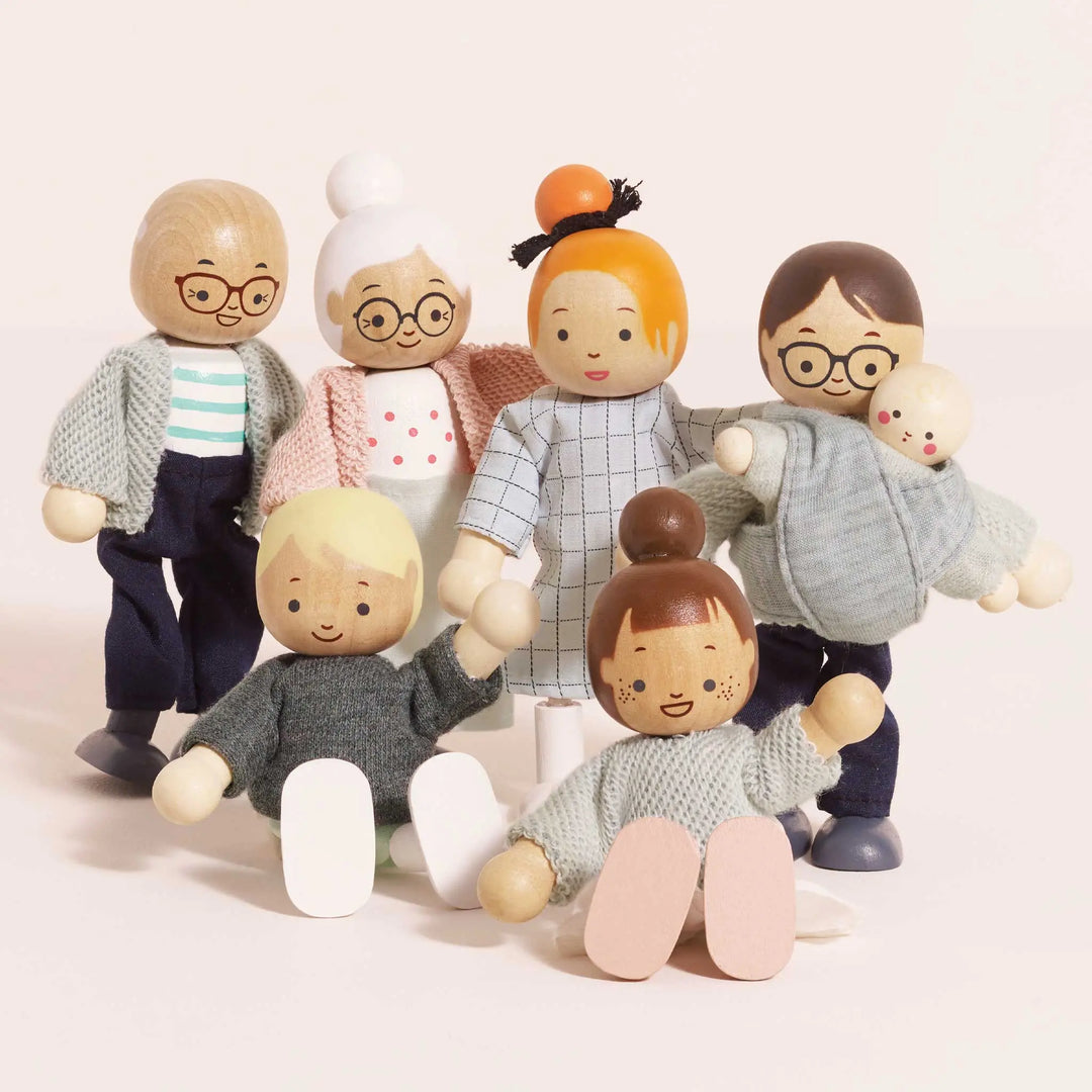 Blue Almonds Ltd My Family of 7 - Dolls Le Toy Van