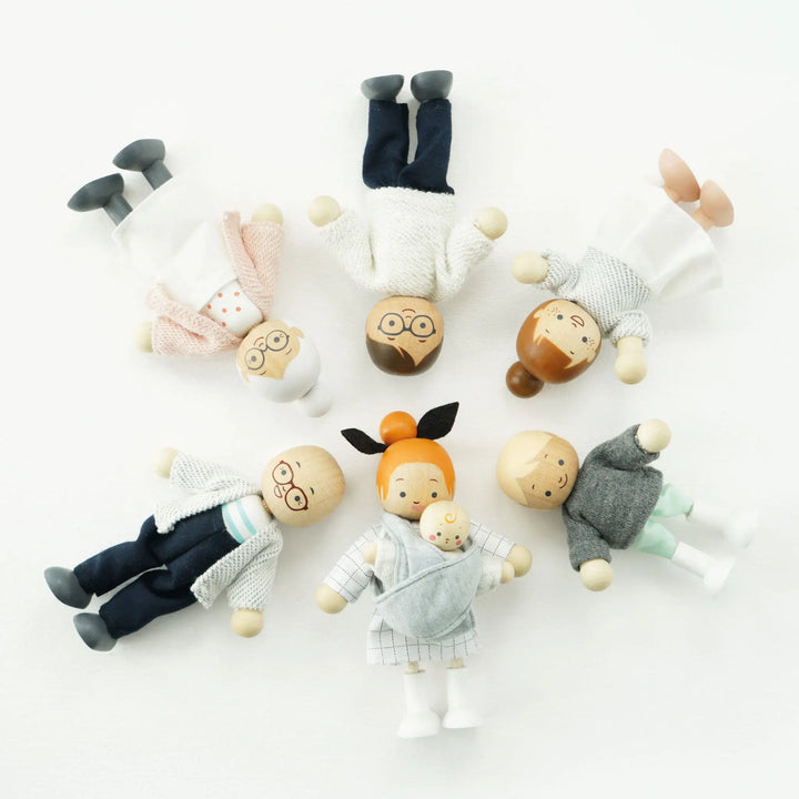 Blue Almonds Ltd My Family of 7 - Dolls Le Toy Van