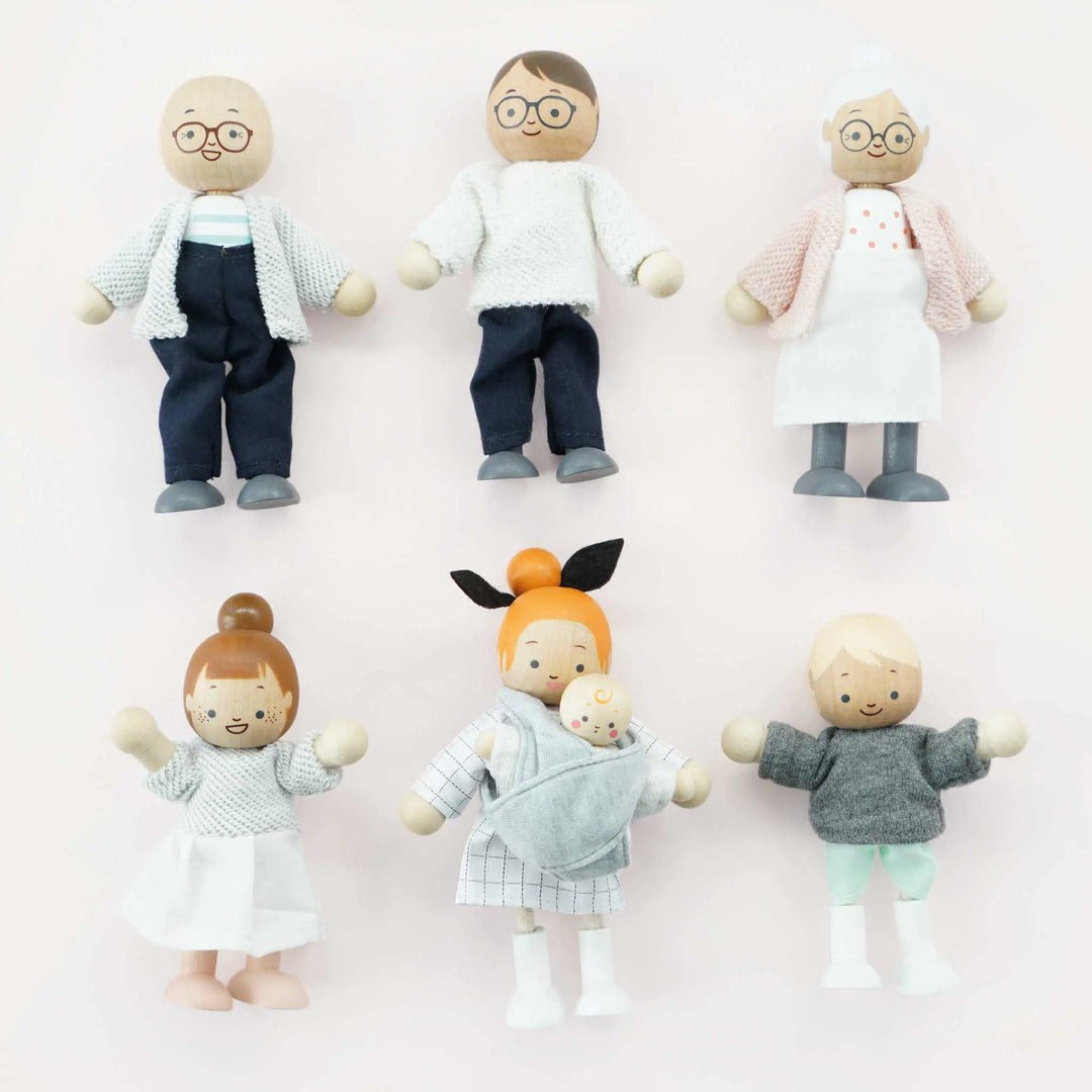 Blue Almonds Ltd My Family of 7 - Dolls Le Toy Van