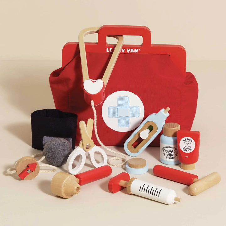 Blue Almonds Ltd Wooden Doctor's Medical Kit Le Toy Van