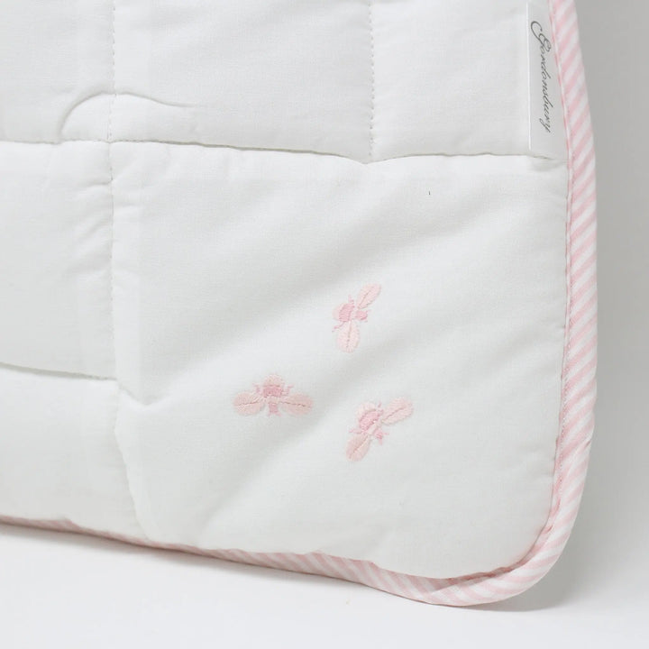 Cotbed quilt "baby bees" pink-Bumpers & quilts-Gordonsbury-Blue Almonds-London-South Kensington