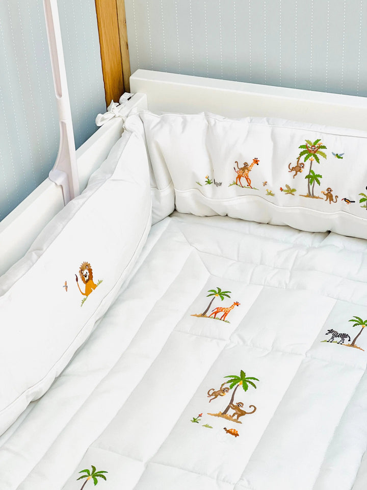 Cotbed half bumper "safari" white-Bumpers & quilts-Gordonsbury-Blue Almonds-London-South Kensington