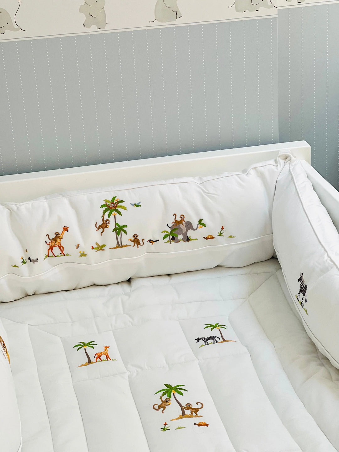 Cotbed half bumper "safari" white-Bumpers & quilts-Gordonsbury-Blue Almonds-London-South Kensington