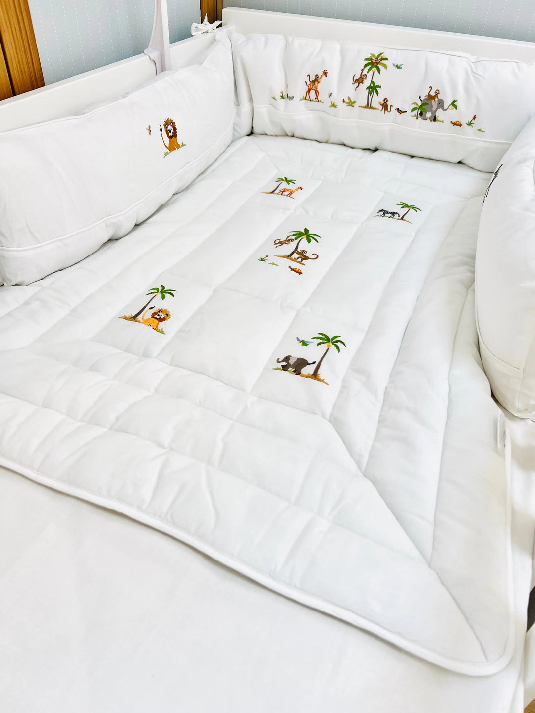 Cotbed quilt "safari" white-Bumpers & quilts-Gordonsbury-Blue Almonds-London-South Kensington