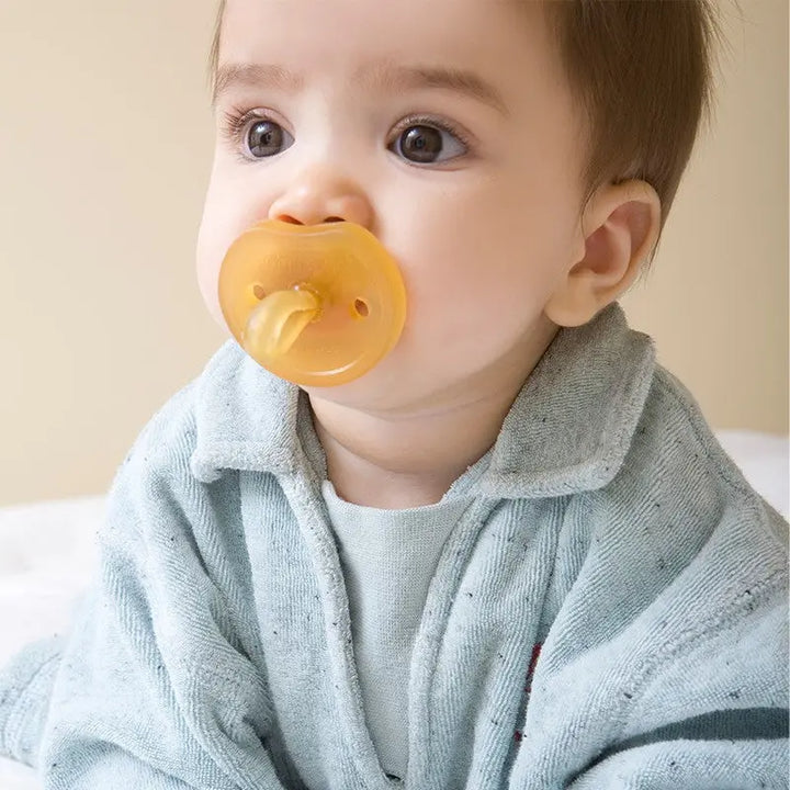 Natural dummy "butterfly ortho"-New Baby-Natursutten-Blue Almonds-London-South Kensington