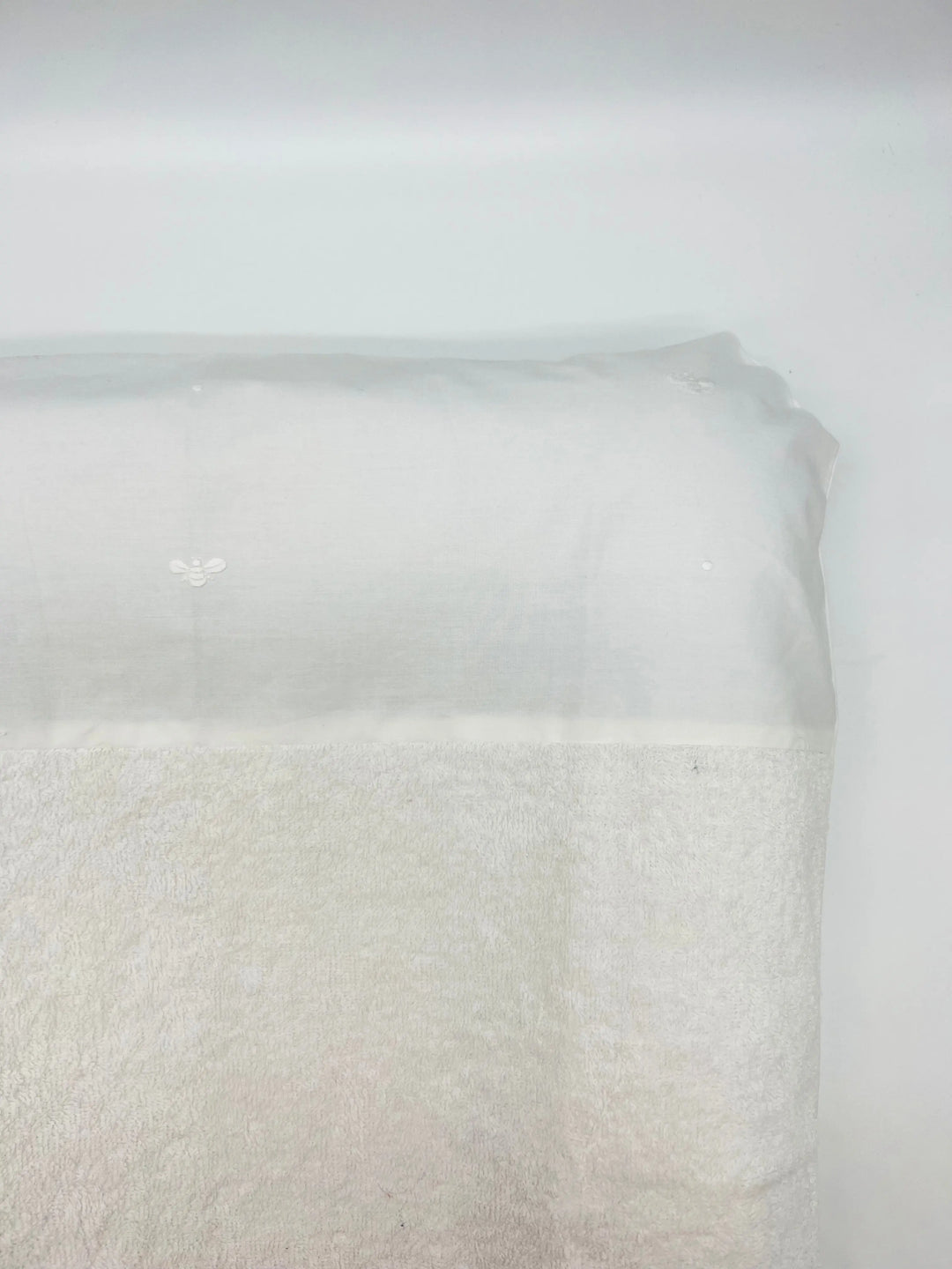 Changing mat cover "baby bees" white-Sleeping bags & changing mats-Gordonsbury-Blue Almonds-London-South Kensington