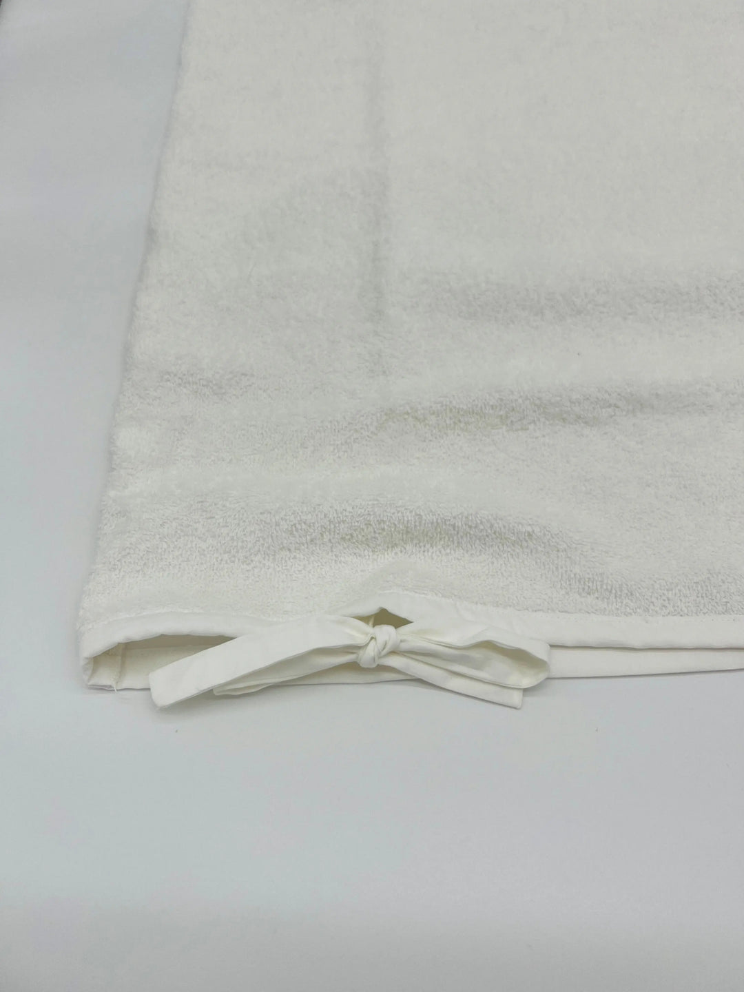 Changing mat cover "baby bees" white-Sleeping bags & changing mats-Gordonsbury-Blue Almonds-London-South Kensington