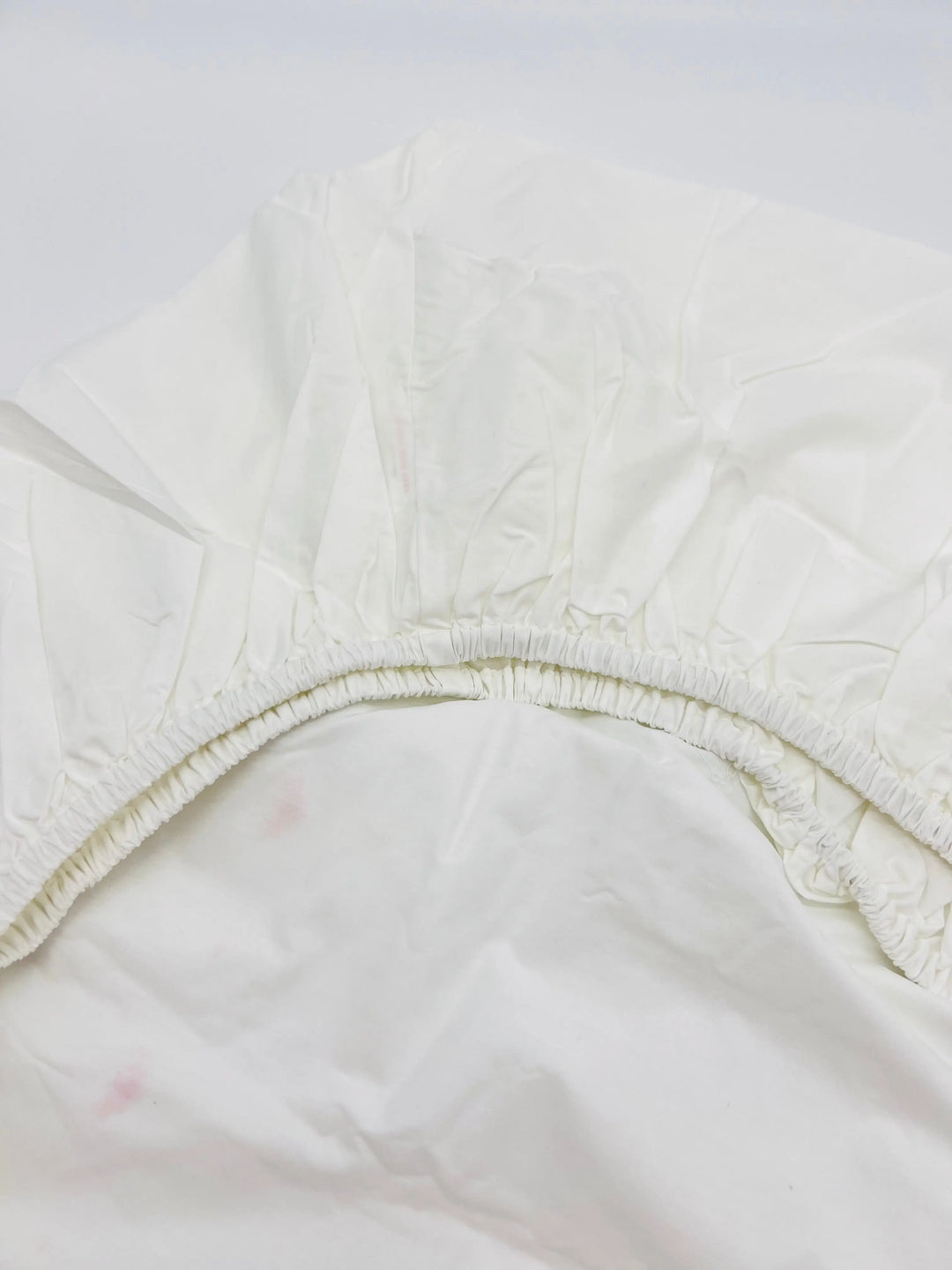 Cotbed fitted sheet "baby bees" white-Towels & bedlinen-Gordonsbury-Blue Almonds-London-South Kensington